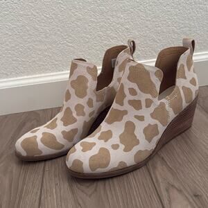 TOMS Women's size 9.5 Kallie Cutout Boot | cow print